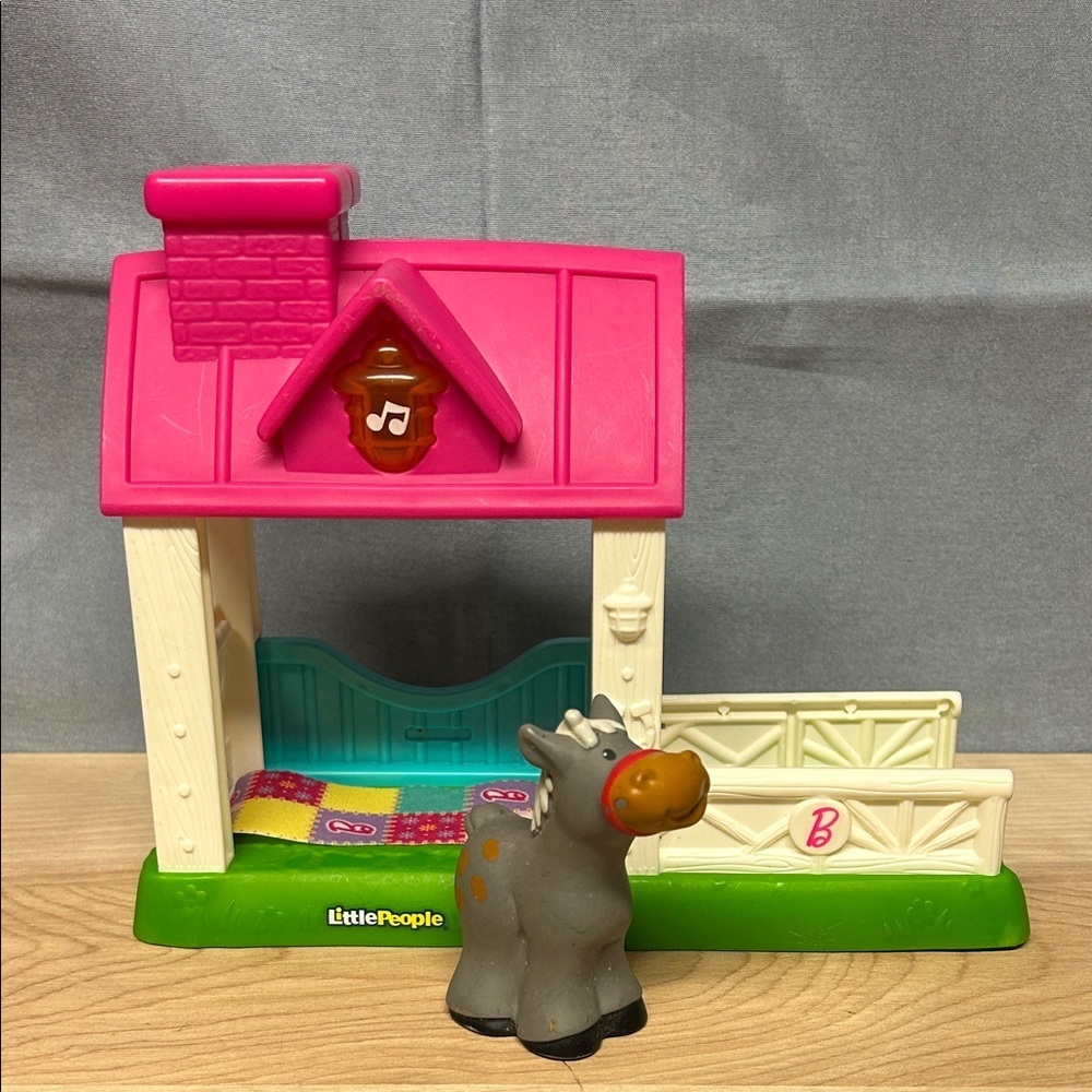 2021 Fisher-Price Little People Barbie Stable Playset with Horse Lights Sounds